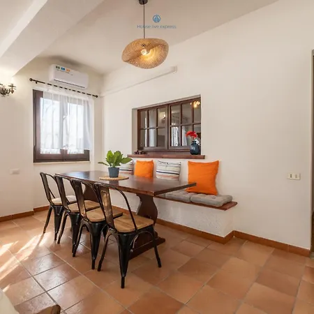 Domo De Iannas-house Live Express Holiday home *