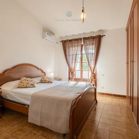 Holiday home Domo De Iannas-house Live Express