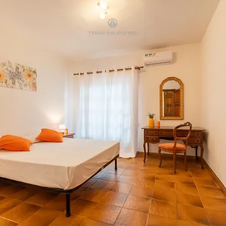 Holiday home Domo De Iannas-house Live Express